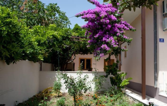 Apartments Beautiful Sandy Beach Сплит Экстерьер фото