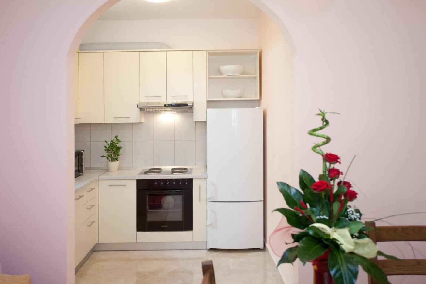 Apartments Beautiful Sandy Beach Сплит Экстерьер фото