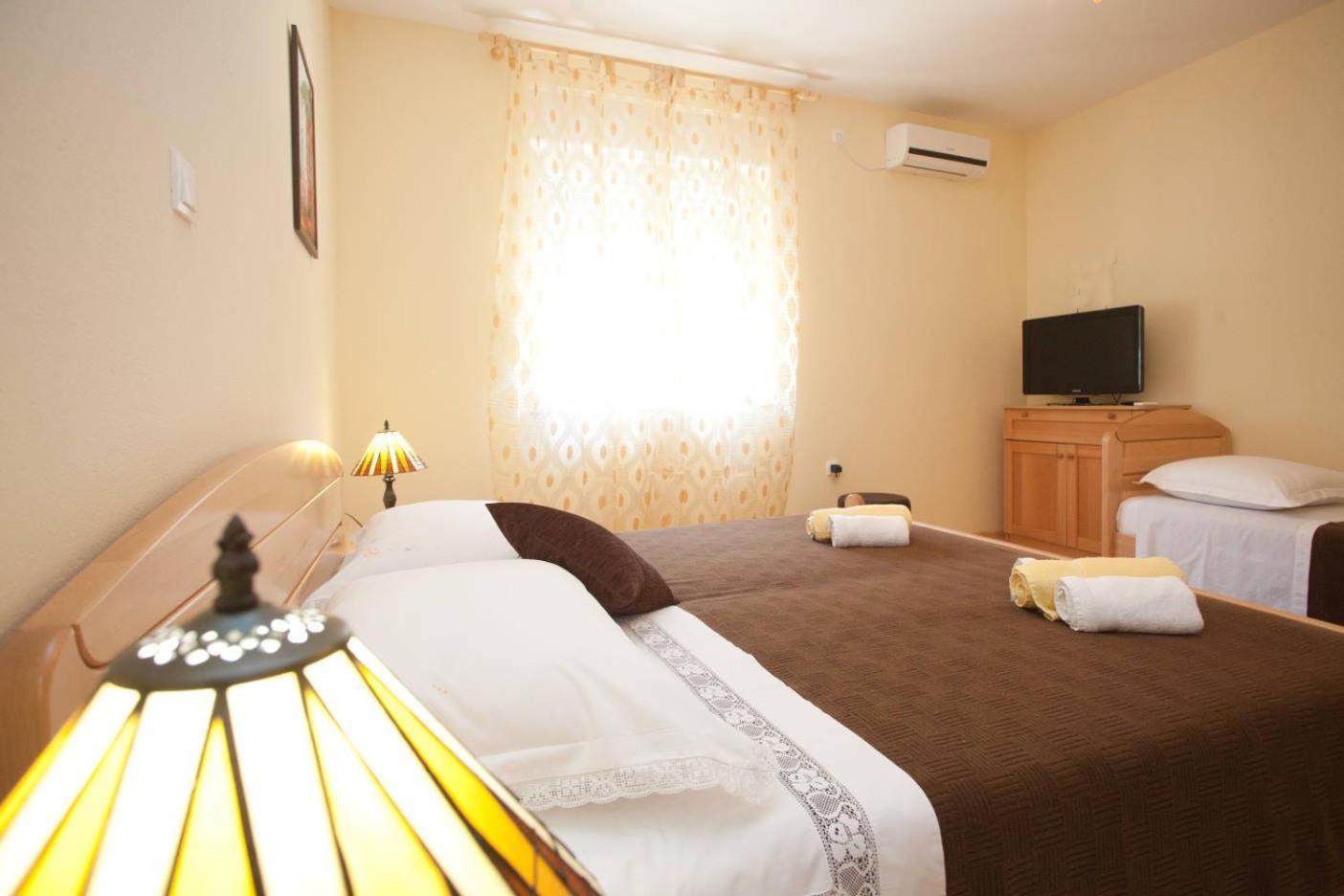 Apartments Beautiful Sandy Beach Сплит Экстерьер фото