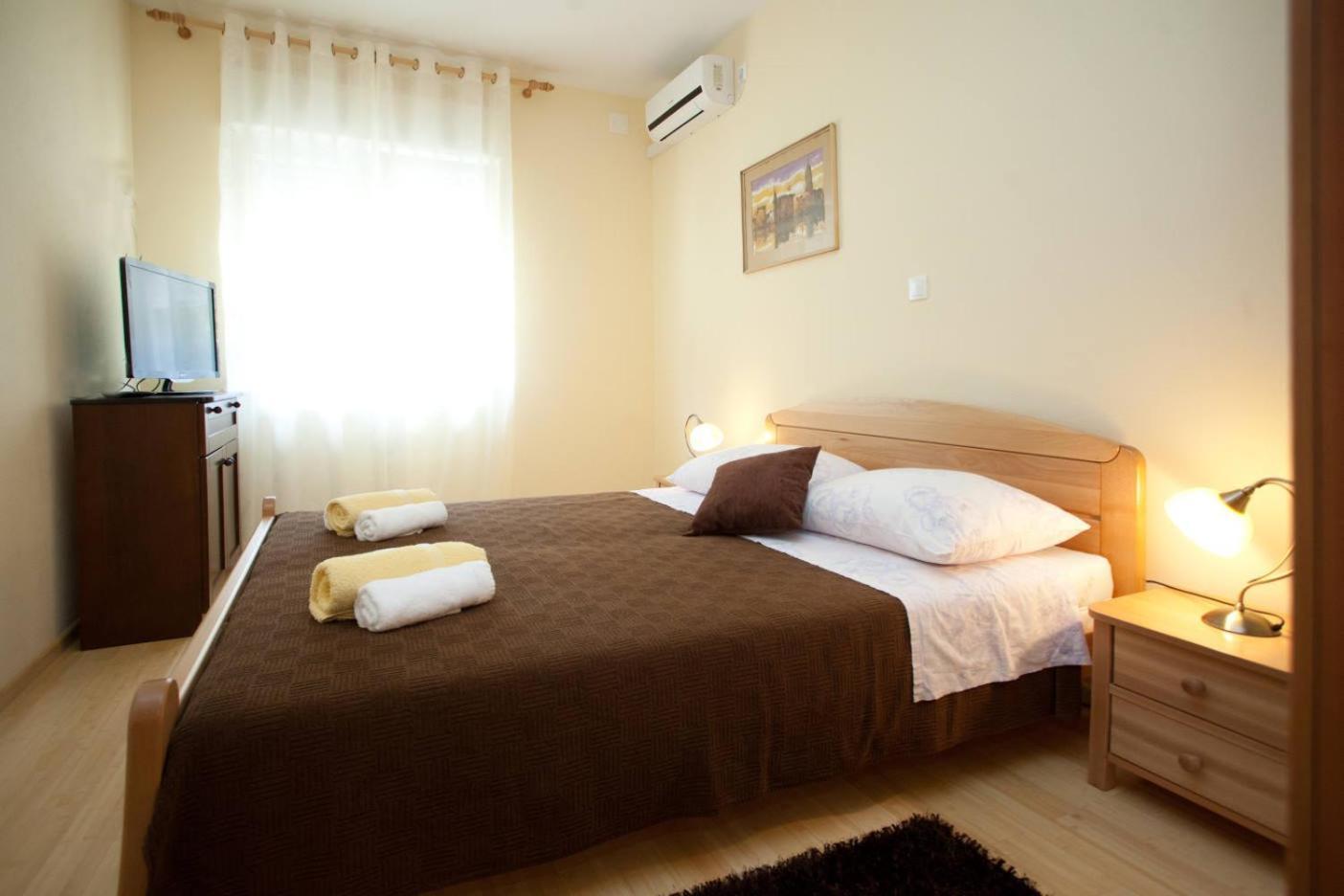 Apartments Beautiful Sandy Beach Сплит Экстерьер фото