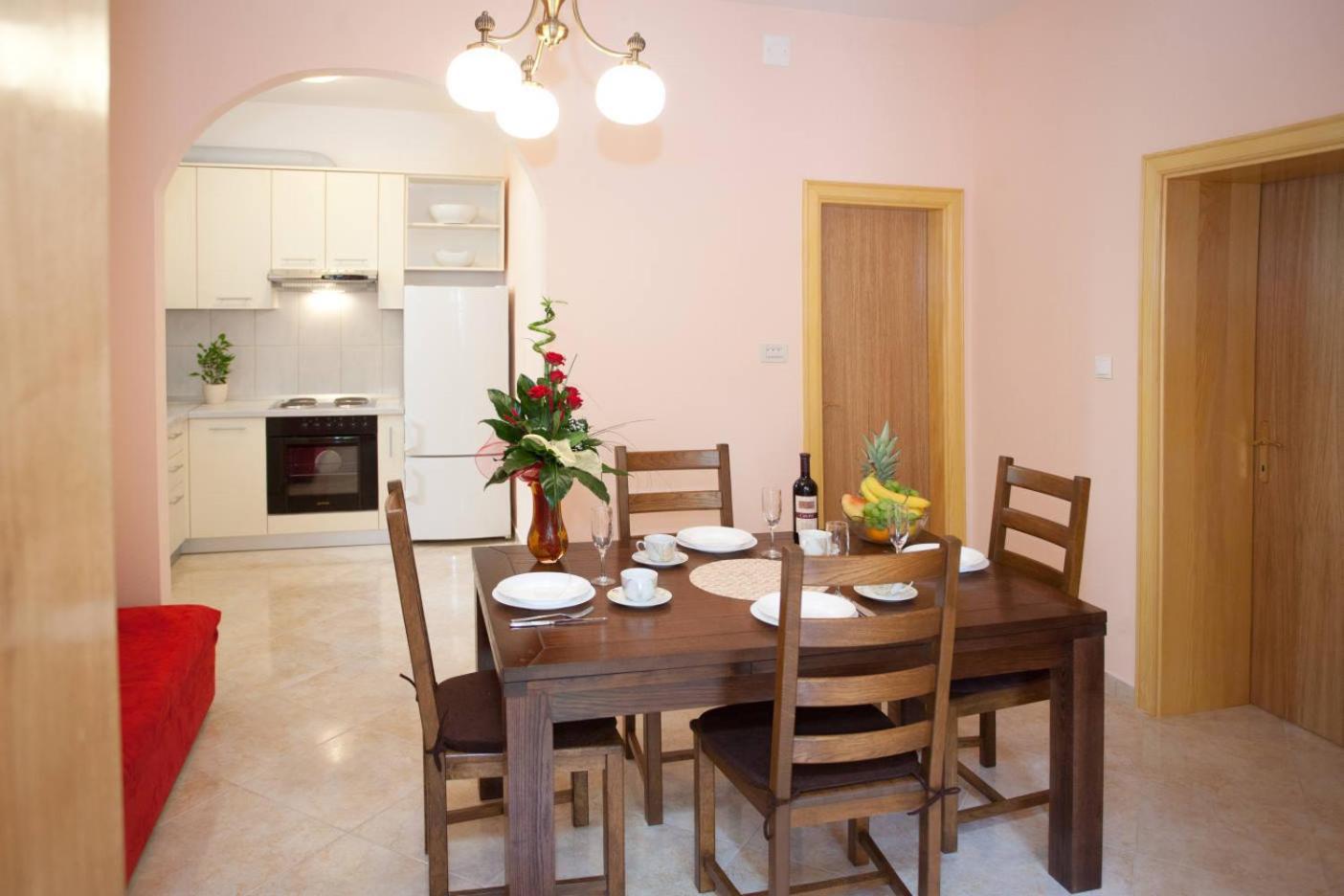 Apartments Beautiful Sandy Beach Сплит Экстерьер фото