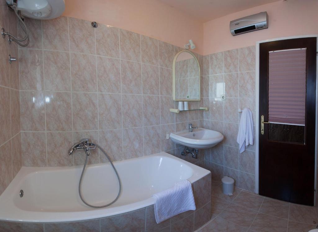 Apartments Beautiful Sandy Beach Сплит Номер фото