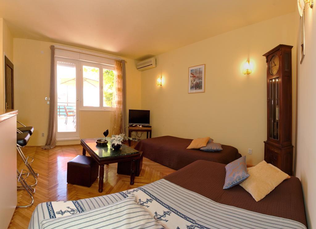 Apartments Beautiful Sandy Beach Сплит Экстерьер фото
