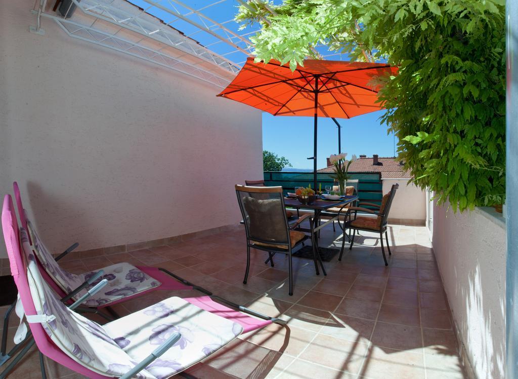 Apartments Beautiful Sandy Beach Сплит Экстерьер фото