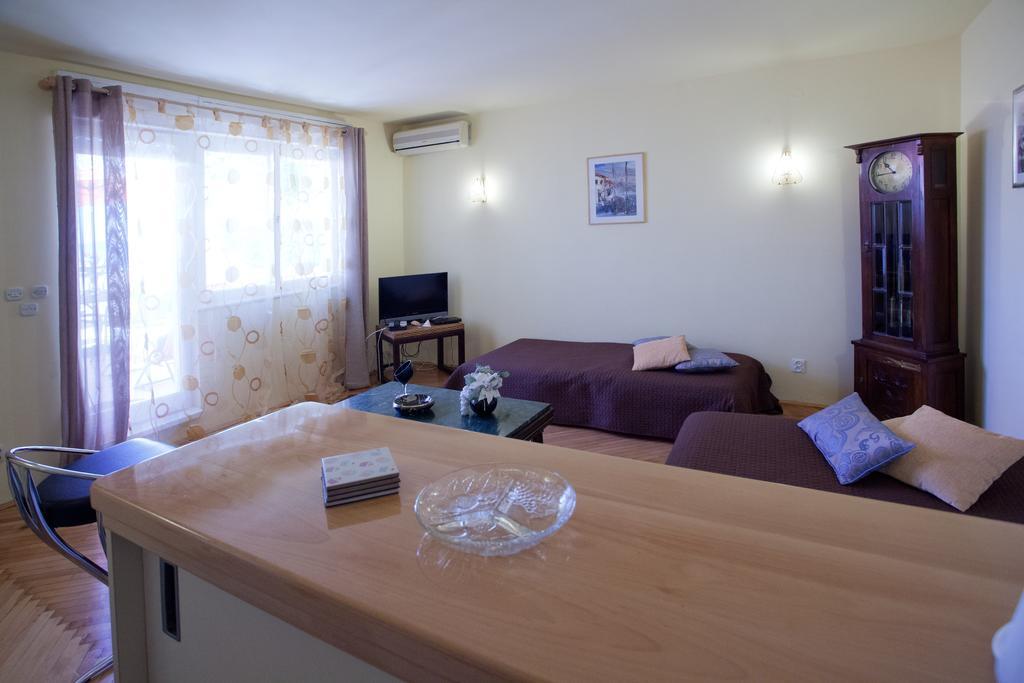 Apartments Beautiful Sandy Beach Сплит Экстерьер фото