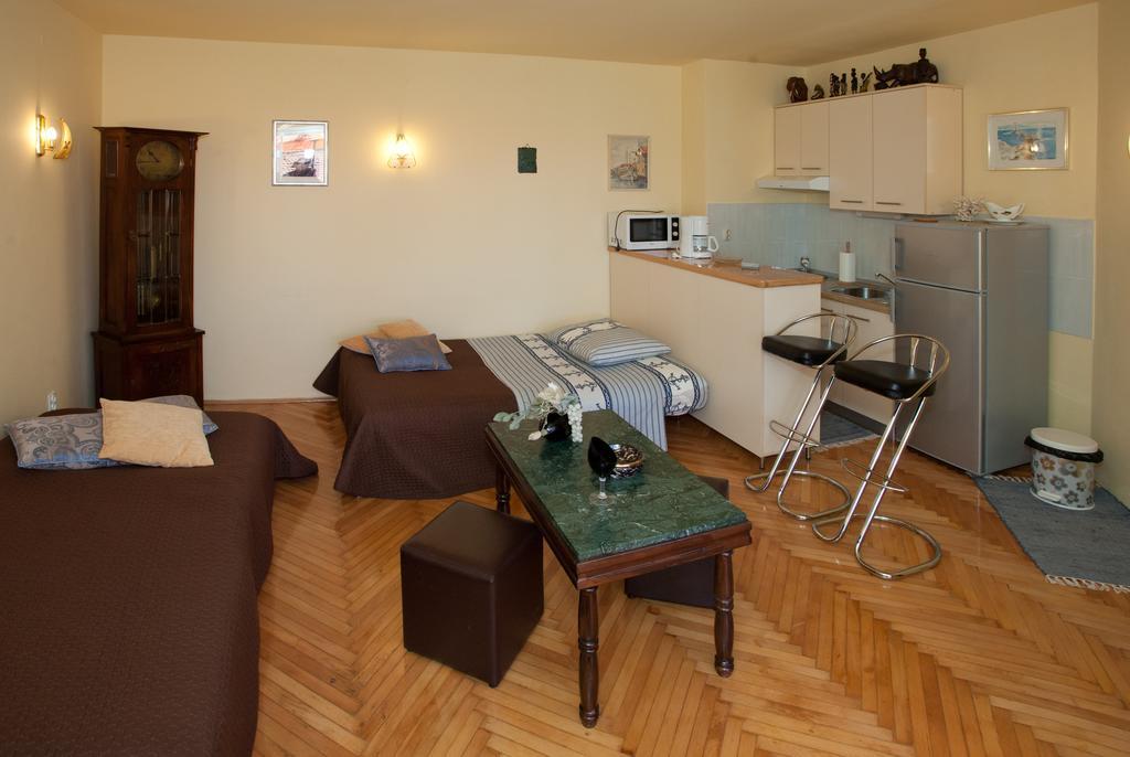 Apartments Beautiful Sandy Beach Сплит Экстерьер фото